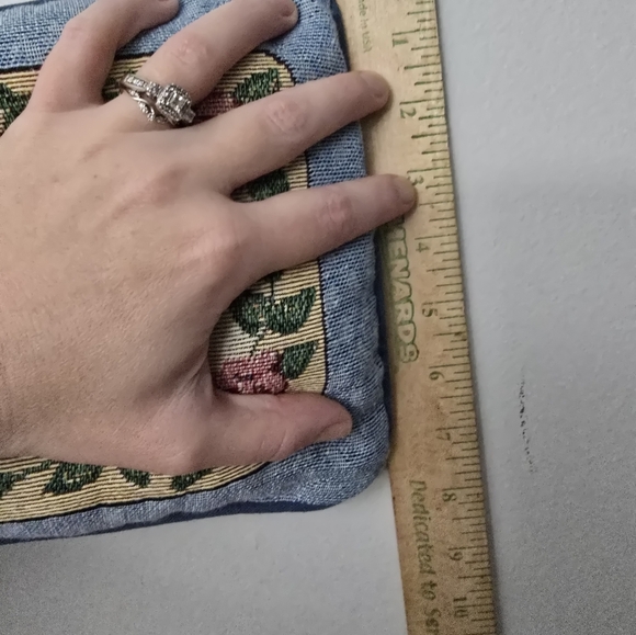 "A Mother's Heart Is A Special Place" Tapestry Throw Pillow Floral 7" x 12" - Picture 6 of 6